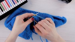 Как закрыть горловину свитера иглой? Фабричный край горловины свитера.