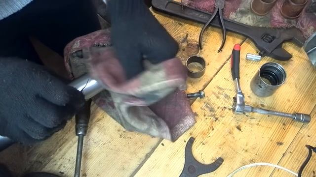 Разбираю вилку мотоцикла ИЖ ЮПИТЕР (ПЛАНЕТА) 3. Ещё та задача . Попытка замены втулок. смотреть онлайн