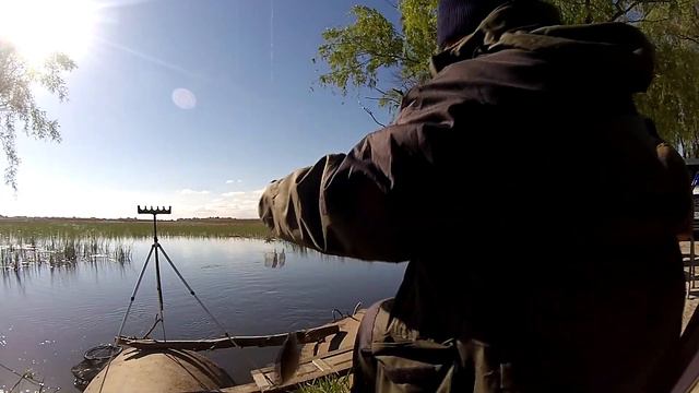 СМОТРЕТЬ!!!!ЛОВЛЯ КАРАСЯ НА ФИДЕР // МОРМЫШКУ НА РЕКЕ СУЛА смотреть онлайн