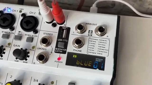 AdeptAudio MT4 Микшерный пульт для караоке с двумя микрофонами, USB, блютуз, DSP процессор, MP3