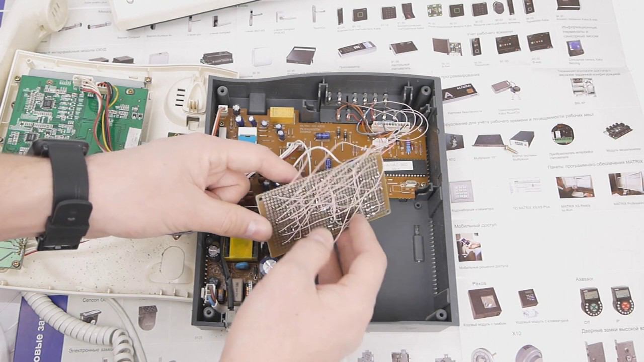 Что внутри видео домофона. Минутка вандализма. смотреть онлайн