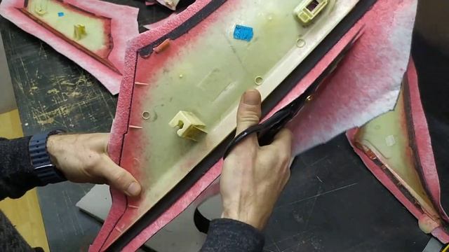 Перетяжка стоек салона Bmw E60 Часть 2 (Bmw E60 salon pillars reupholstery Part 2) смотреть онлайн