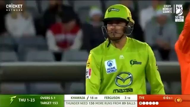 Usman Khawaja survives huge nick | See the Tye reaction смотреть онлайн
