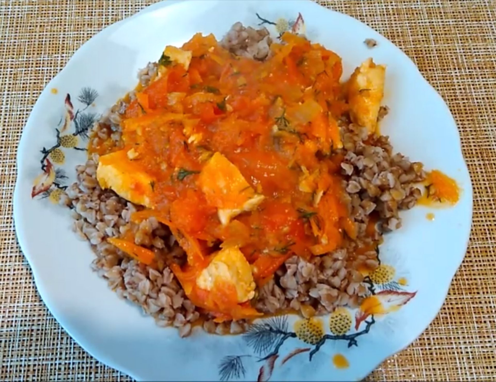 Подлива из куриного филе с помидорами.mp4 смотреть онлайн