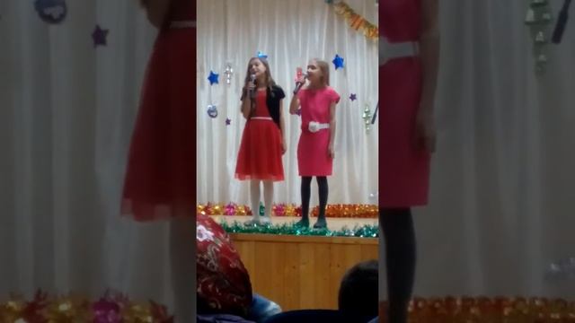Песня «Ну-ка ёлочка светлей». смотреть онлайн