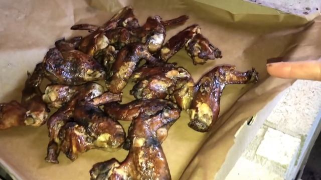 Готовим Крылья buffalo горячего копчения 1 час - 100*С смотреть онлайн