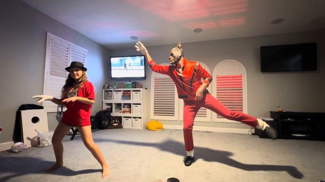 Dad and daughter perform a part of Michael Jackson Thriller ❤️ Halloween 2023 смотреть онлайн