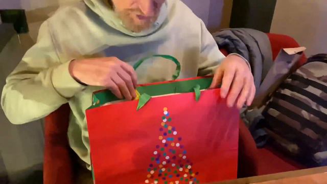 О том как Миша съехал ко мне от родителей и мы вместе встречали нг смотреть онлайн