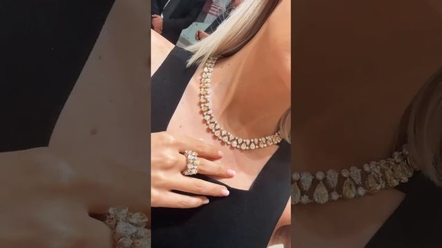 Korloff Paris Yellow and white diamond jewellery set смотреть онлайн