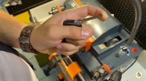 КАК УСТАНОВИТЬ ЛЮБОЕ ЛЕЗВИЕ (ЖАЛО) В ВЫКИДНОЙ КЛЮЧ