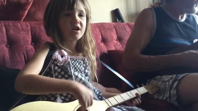 Seagull Merlin Lessons- lily learning to keep a rhythm strumming 1,2,3,4 (4yrsold) смотреть онлайн