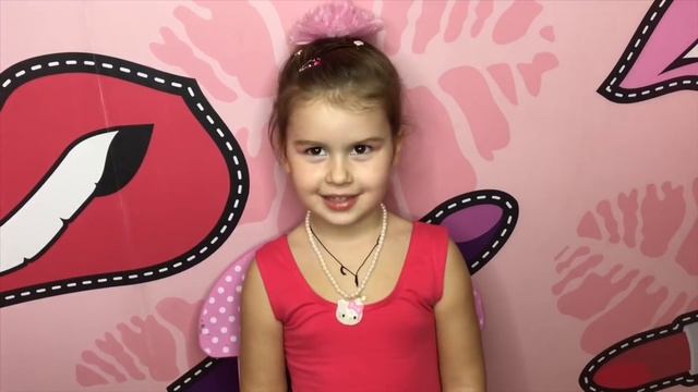 Играем в салон красоты Танцы Куклы Эльза Монстер Хай для маленьких девочек Pretend play beauty salo смотреть онлайн