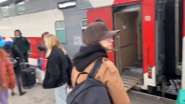 Питер встретил дождём / В поезде 006а Москва-СПб / Первый раз приехал в Питер смотреть онлайн