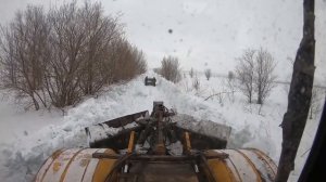 Трактор Кировец. Бью дорогу на шлюз.