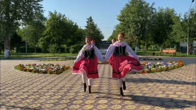 ТАНЕЦ С ВЕНОЧКАМИ для онлайн фестиваля смотреть онлайн