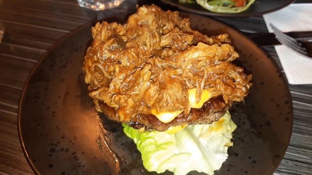 The Bunless Burger Challenge :#3 Game Bar & Restaurant Exter смотреть онлайн