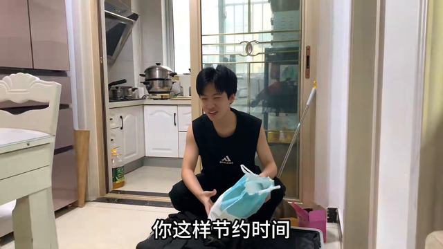 小硕快开学啦！光零食就装满半个行李箱，爸妈后勤部长职责要做好 смотреть онлайн