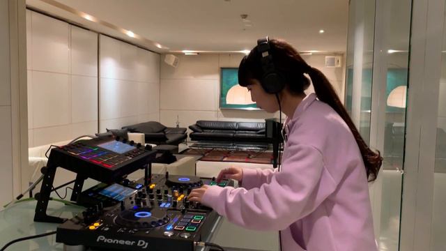 MPCLive XDJ-RX2 DJPerformance [Tech house] / USAGI смотреть онлайн