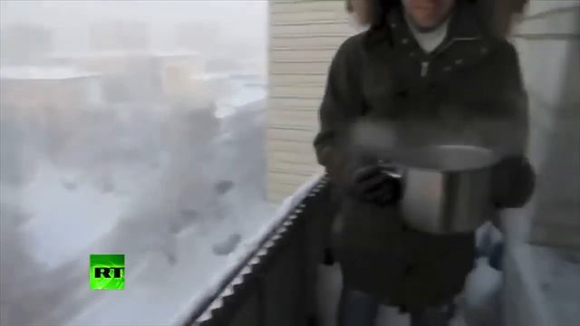 ВОДА ПРЕВРАЩАЕТЬСЯ В СНЕГ ЗА СЕКУНДУ!!!! смотреть онлайн