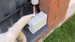 Освещение столбов забора.