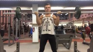 Подъем штанги на бицепс, 45 кг