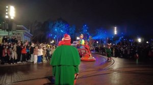 ?  Disneyland Paris New Year’s Eve Parade 2021-2022