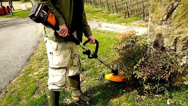 WORX WG184E Аккумуляторный триммер для травы смотреть онлайн