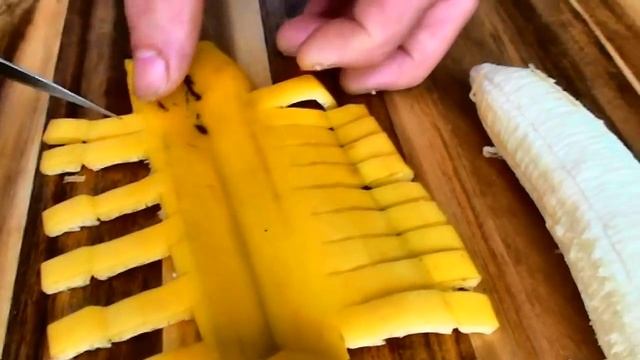 DOLPIN PISANG LUMBA LUMBA - Banana Dolphins -КАРВИНГ. СОБАКА из БАНАНА.УКРАШЕНИЕ для ПРАЗДНИЧНОГО смотреть онлайн