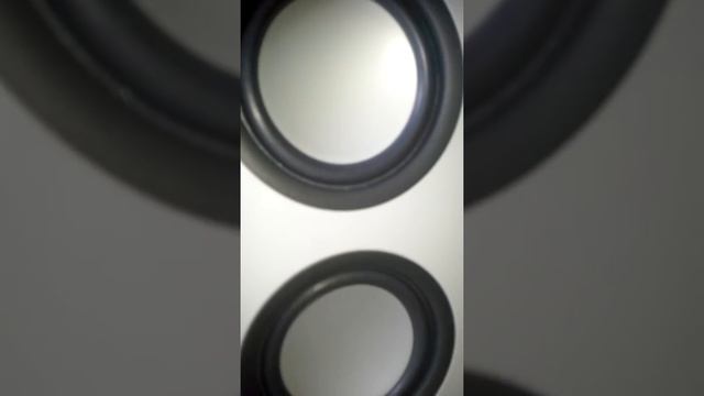 Test of Logitech z200 speakers through beats audio смотреть онлайн