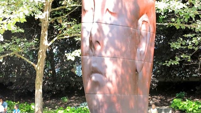 Чикаго. Миллениум парк. Скульптуры Жауме Пленса смотреть онлайн