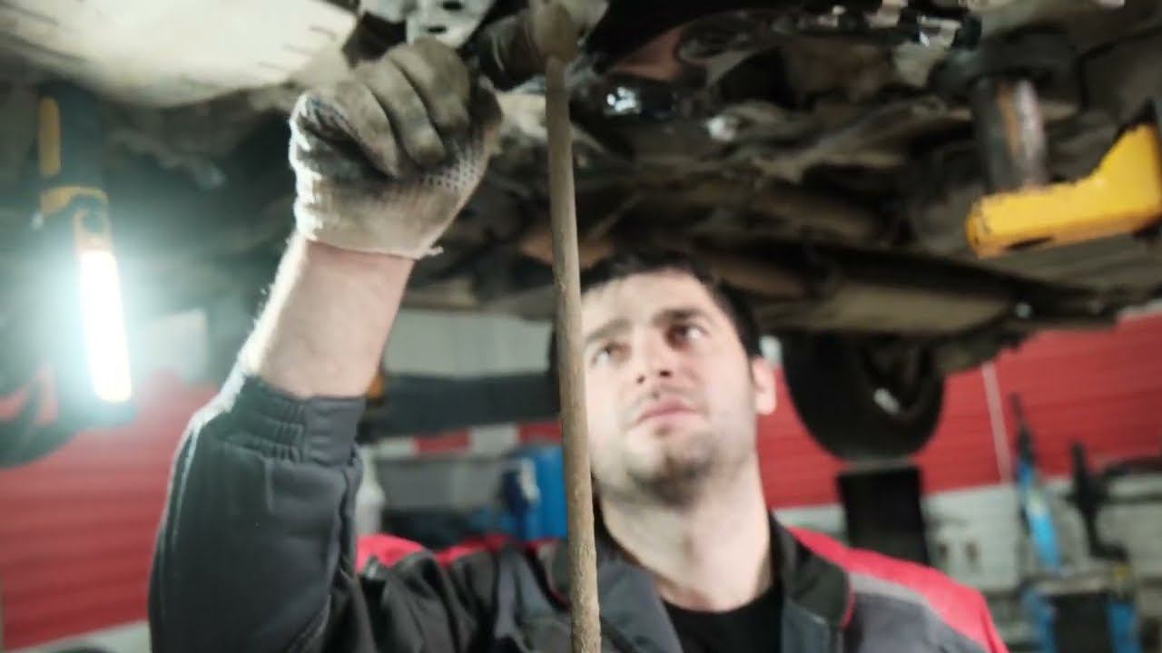 Замена передних рычагов и стоек стабилизатора на Toyota RAV-4 смотреть онлайн
