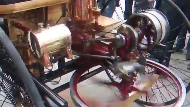 The first car ever running live! The Benz Motorwagen (1885) смотреть онлайн