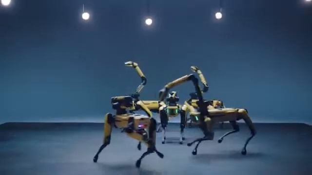 BIONIKUS ROBOTKUTYÁK TÁNCA - Robot Dance By BostonDynamics - GLOBO SPACE