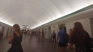 Станция метро Ломоносовская