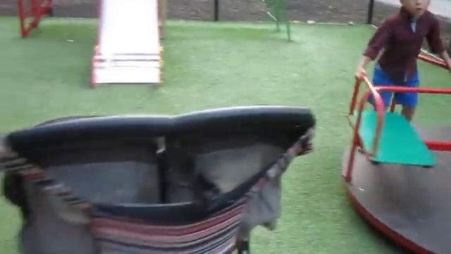 НОВЫЙ СКВЕР.ДЕТСКИЕ ПЛОЩАДКИ.БЕГОВАЯ ДОРОЖКА. смотреть онлайн