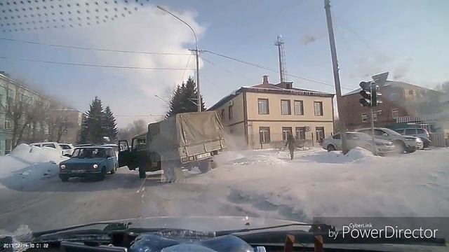 У УАЗика открылась дверь на ходу смотреть онлайн
