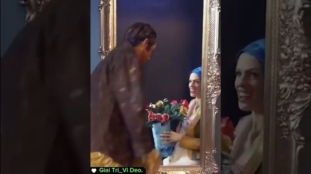 хм...так вот зачем поверх картин часто стекла ставят в рамы смотреть онлайн
