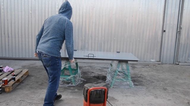 Как правильно покрасить дверь структурной краской по металлу