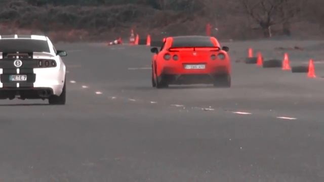 Nissan GT R R35 VS Ford Mustang Shelby GT500 SVT and Toyota Supra смотреть онлайн