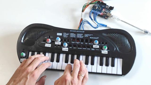 Toy Synth PWM demo смотреть онлайн