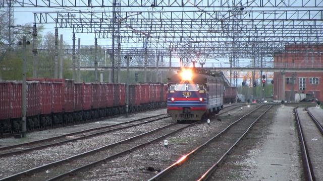Электропоезд ЭР2-1027 на ст. Юлемисте / ER2-1027 at Ülemiste station смотреть онлайн
