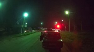 Железнодорожный переезд со шлагбаумом под Зырянкой в ночное время