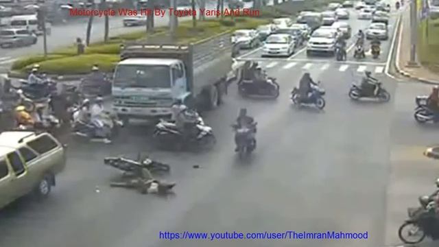 Motorcycle Was Hit By Toyota Yaris And Run смотреть онлайн
