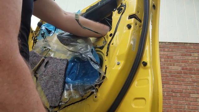 Door Lock Actuator Replacement on Toyota Matrix or Pontiac Vibe - $20 fix смотреть онлайн