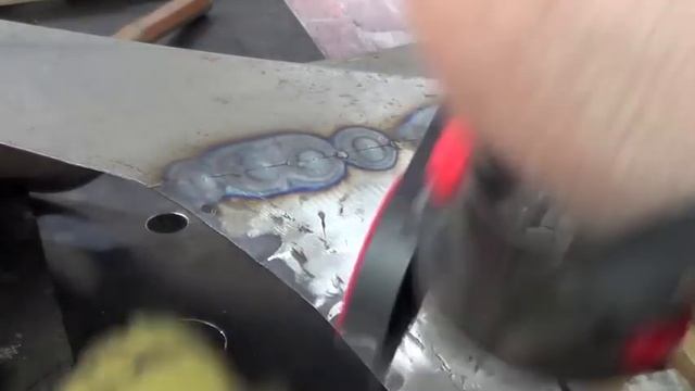 Процесс сварки и обработка листового металла, сварка боковых стенок смотреть онлайн