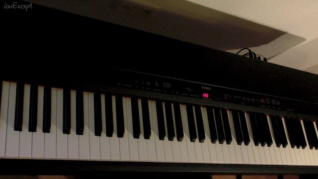 Practising the Presto - Salamander vs Yamaha Grand Piano смотреть онлайн