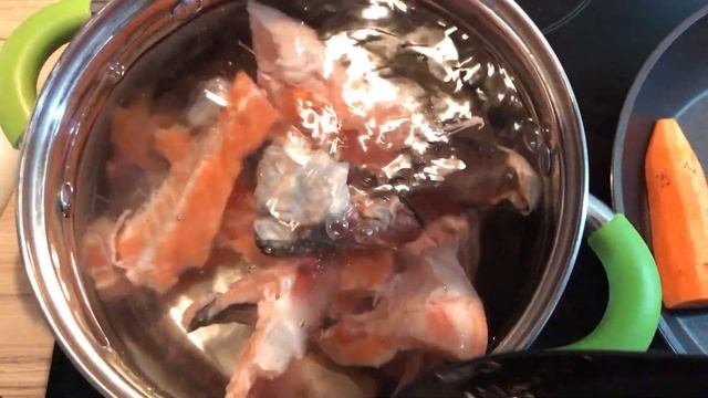 После этого рецепта я полюбил уху / уха из форели / уха из красной рыбы смотреть онлайн