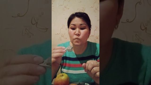 МУКБАНГ.MUGBANG.Голубая и зелёная конфетка с кремам.