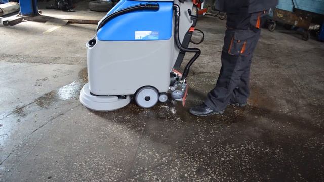 Уборка станции технического обслуживания поломоечной машиной Fiorentini I16B смотреть онлайн