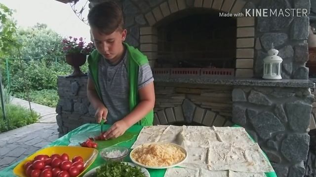 Лаваш с сыром зеленью и помидорами на гриле смотреть онлайн